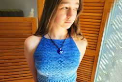 blue-crop-crochet-halter-top-easy-free-pattern
