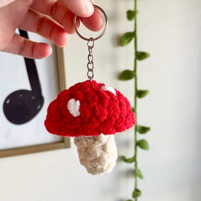 crochet-mushroom-keychain-free-pattern