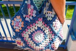 spring-crochet-granny-square-bag-free-pattern