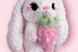 strawberry-crochet-bunny-free-amigurumi-pattern