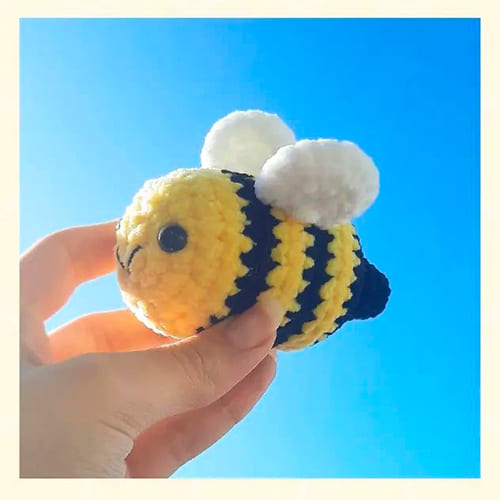 Super Cute Crochet Bumble Bee Free Pattern