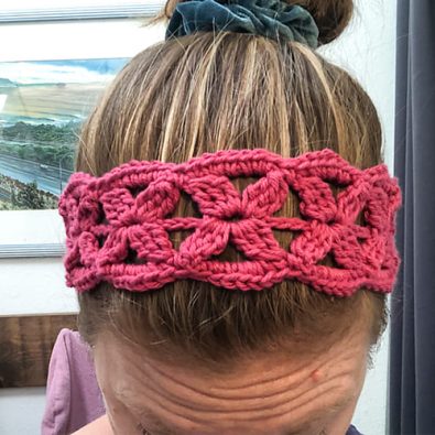 simple-crochet-flower-headband-free-pattern