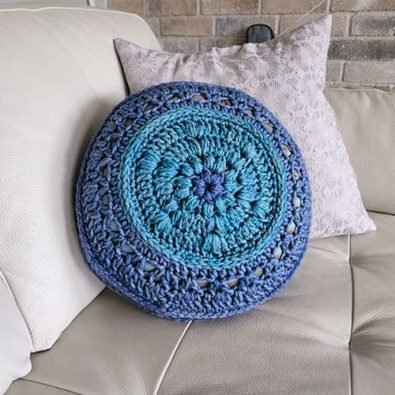 unique-flower-free-crochet-round-pillow-pattern