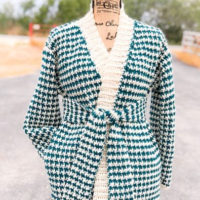 comfy-houndstooth-long-crochet-cardigan-free-pattern
