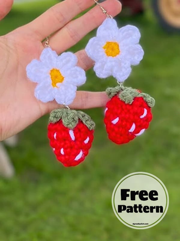 crochet strawberry earrings free pattern (2)