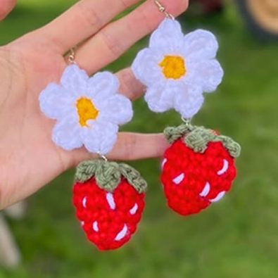crochet-strawberry-earrings-free-pattern