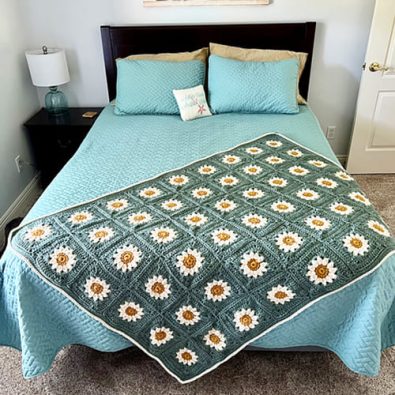 granny-free-daisy-crochet-pattern-blanket