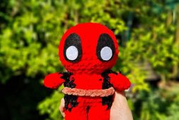 crochet-deadpool-free-amigurumi-doll-pattern