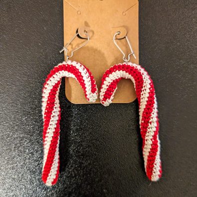 free-candy-cane-crochet-christmas-earrings-pattern